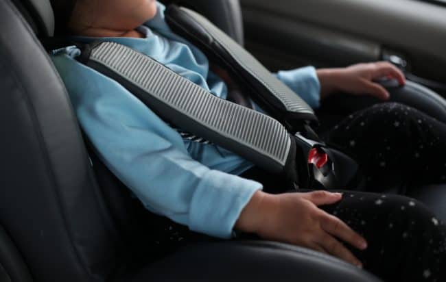 dimenticare bambini in auto