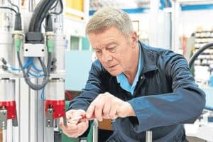 anzianità-attiva-dvr-anziani-al-lavoro