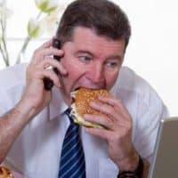 ischio-alimetare-salute-lavoro-mangiare-ufficio-stili-di-vita