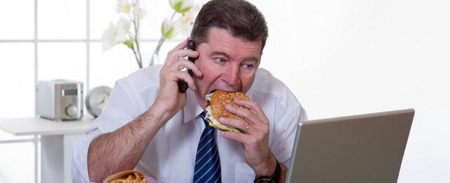 ischio-alimetare-salute-lavoro-mangiare-ufficio-stili-di-vita
