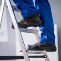 Scarpe da lavoro alte o basse, come scegliere?