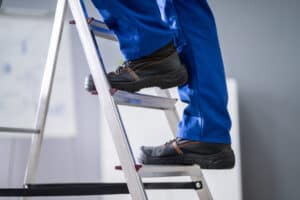 Scarpe da lavoro alte o basse, come scegliere?