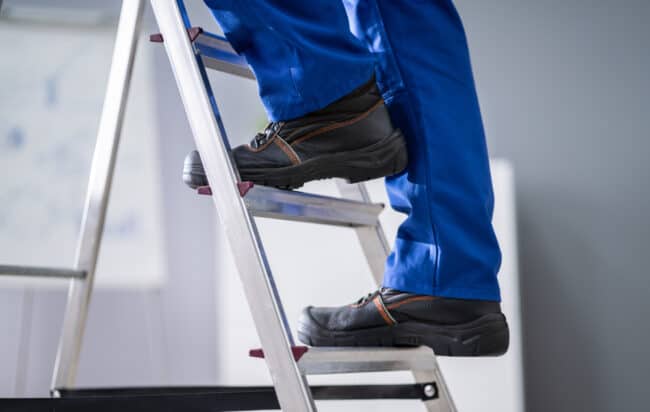 Scarpe da lavoro alte o basse, come scegliere?